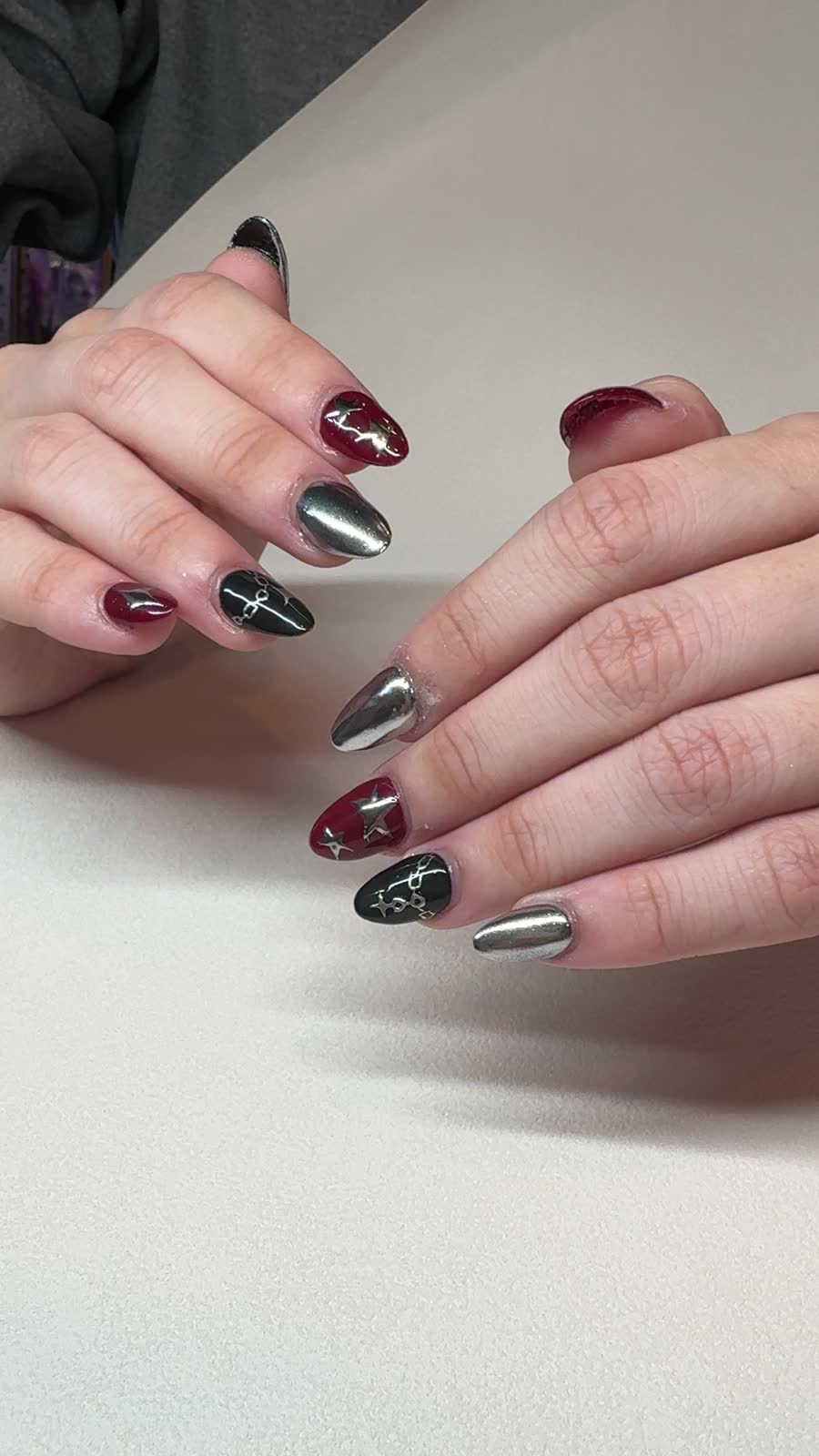 Red and chrome star nail set
