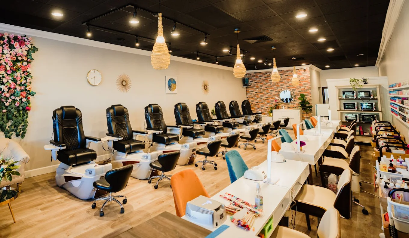Pinko Nails & Spa boutique interior with warm cream lighting